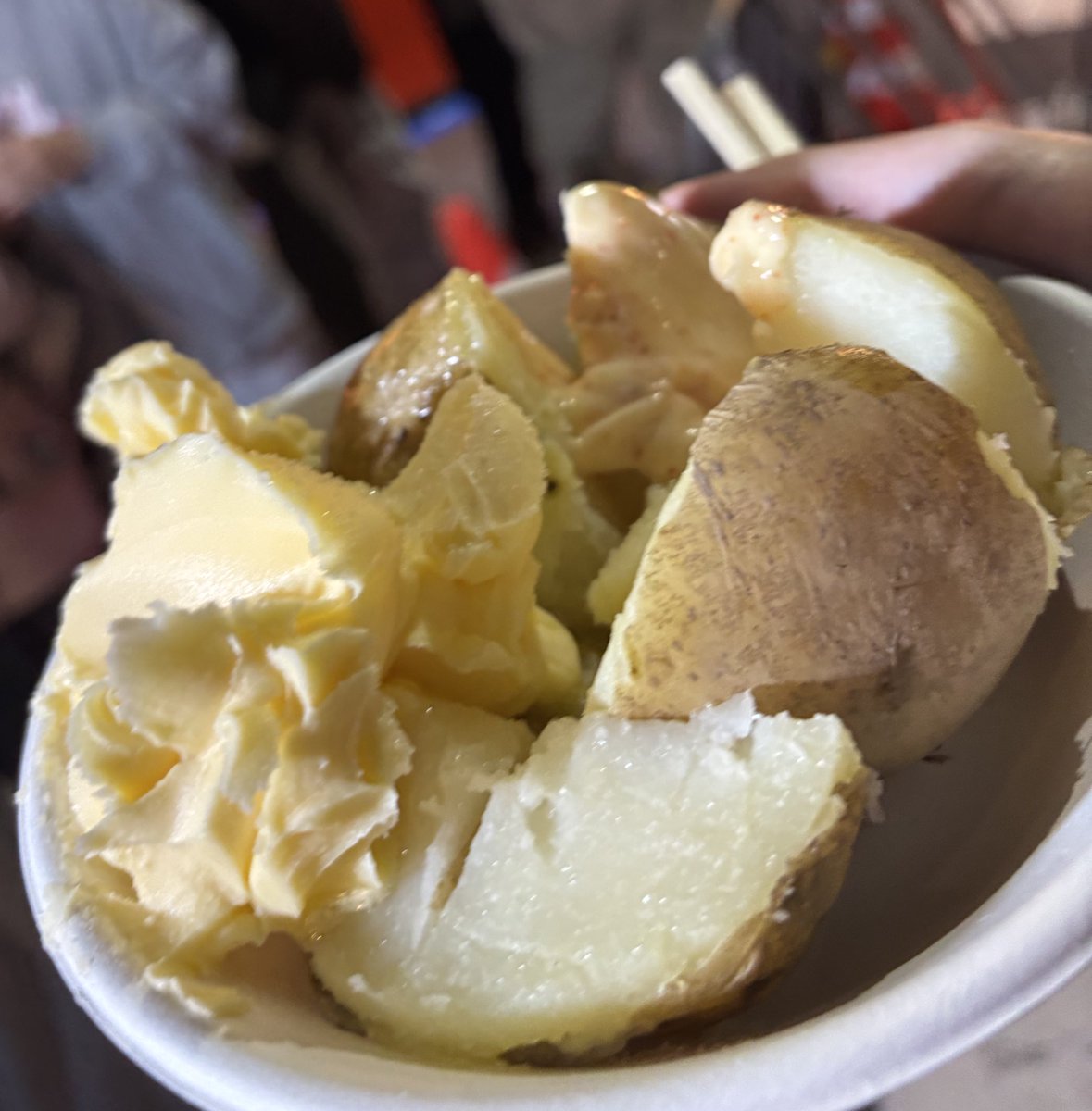 ゴジカやりたい気持ちが凄いですが、バイト終わりに地元のお祭りに寄って致死量のバター付きじゃがバターを食べました🥹🥹🥹

怪獣王京都行った方々、お疲れ様でしたー！