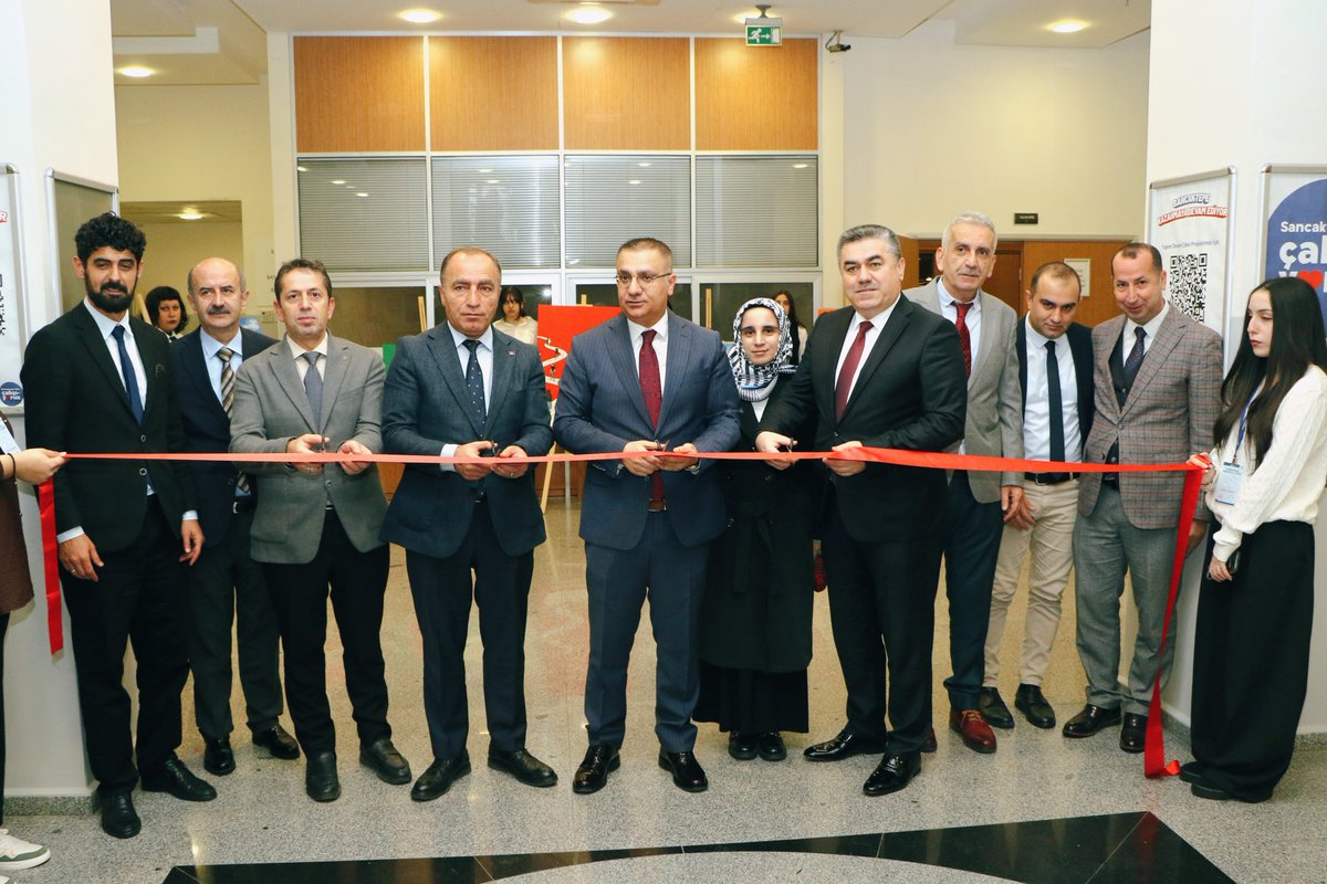 TC_sancaktepe's tweet image. 🔷️Kaymakamımız @naifyavuz , Öğretmenler Günü Resim Sergisinin Açılışını Gerçekleştirdi.

📌 Kaymakam Naif Yavuz, Belediye Başkan Yardımcısı Hüseyin Kılıç ve İlçe Milli Eğitim Müdürü Sadık Aslan ile 24 Kasım Öğretmenler Günü dolayısıyla Yenidoğan Anadolu Lisesi öğrencileri…