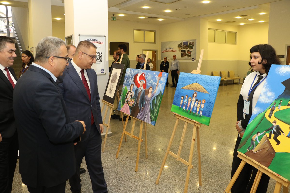 TC_sancaktepe's tweet image. 🔷️Kaymakamımız @naifyavuz , Öğretmenler Günü Resim Sergisinin Açılışını Gerçekleştirdi.

📌 Kaymakam Naif Yavuz, Belediye Başkan Yardımcısı Hüseyin Kılıç ve İlçe Milli Eğitim Müdürü Sadık Aslan ile 24 Kasım Öğretmenler Günü dolayısıyla Yenidoğan Anadolu Lisesi öğrencileri…