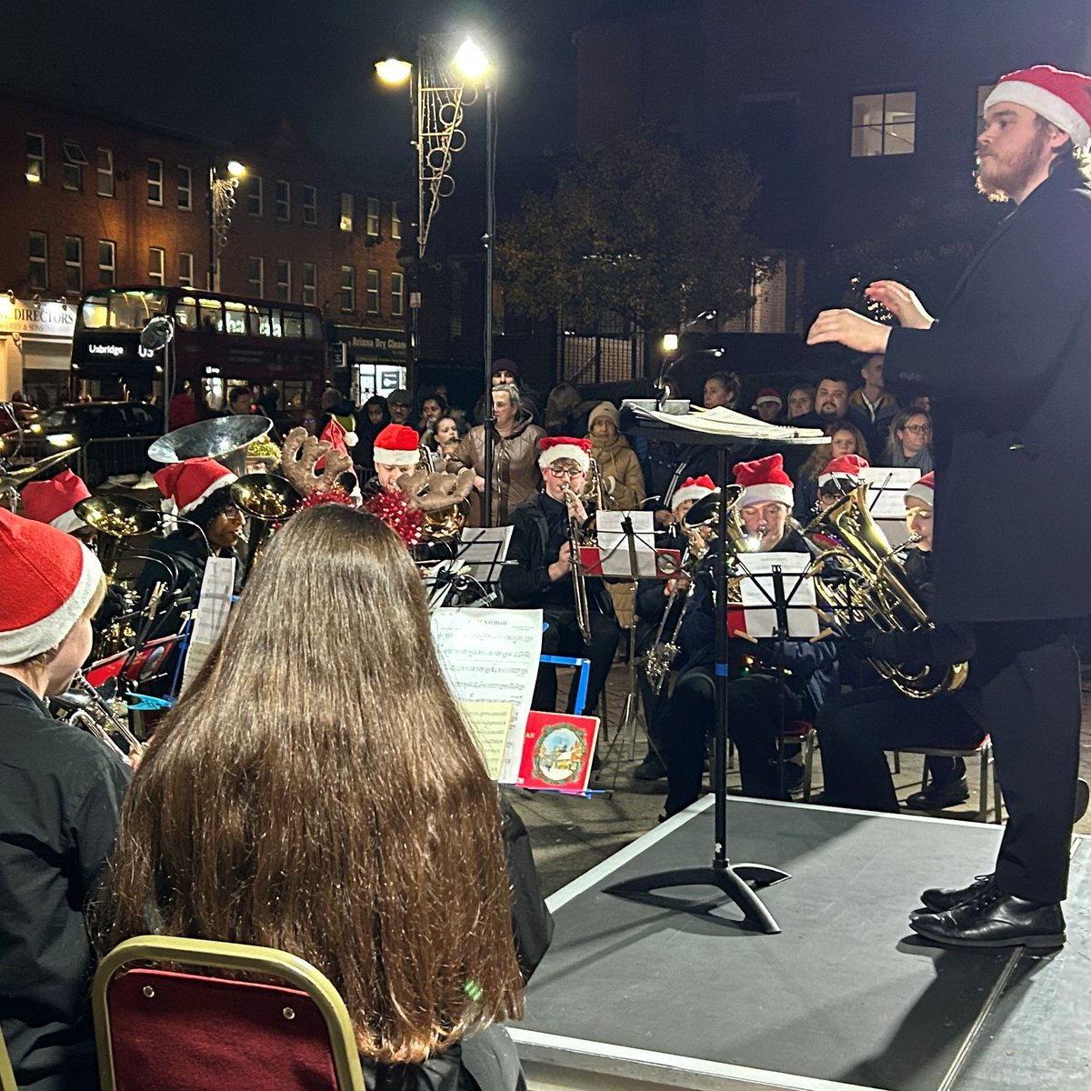 A few days left until our big Christmas tree lights switch on! 🎄 🎉 

Join us on the forecourt of the Civic Centre in Uxbridge on Friday 28 November from 6pm for carols from school choirs, a live brass band and even mince pies 🎼 🥧 

Find out more 👉 buff.ly/2YDBvg8