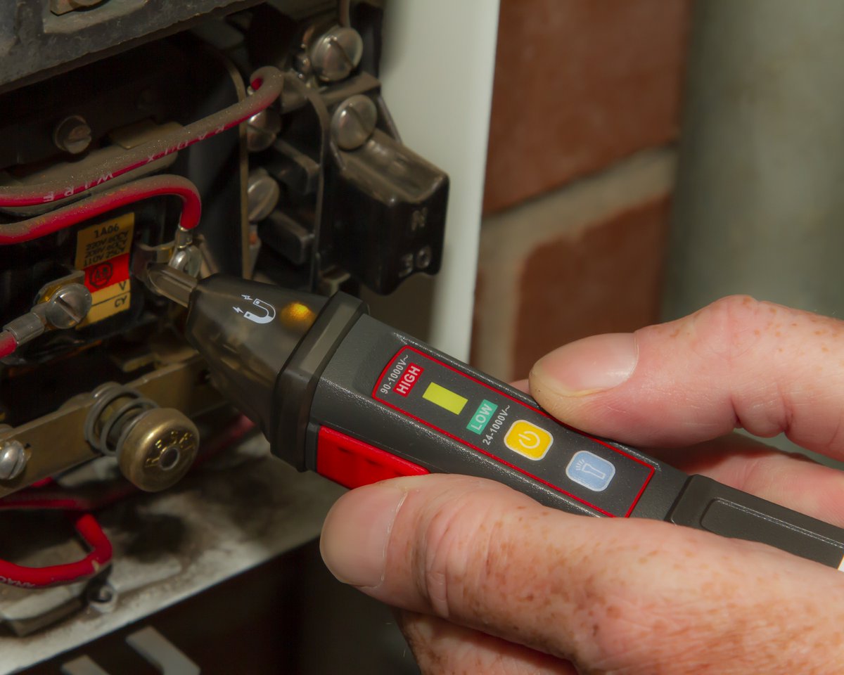 test_tools's tweet image. Detect AC/DC voltage &amp;amp; magnetic fields with the Triplett ET350! Dual AC voltage ranges, high sensitivity &amp;amp; fast detection make low voltage wiring checks a breeze. ⚡
Learn more: bit.ly/3W8Qo9D