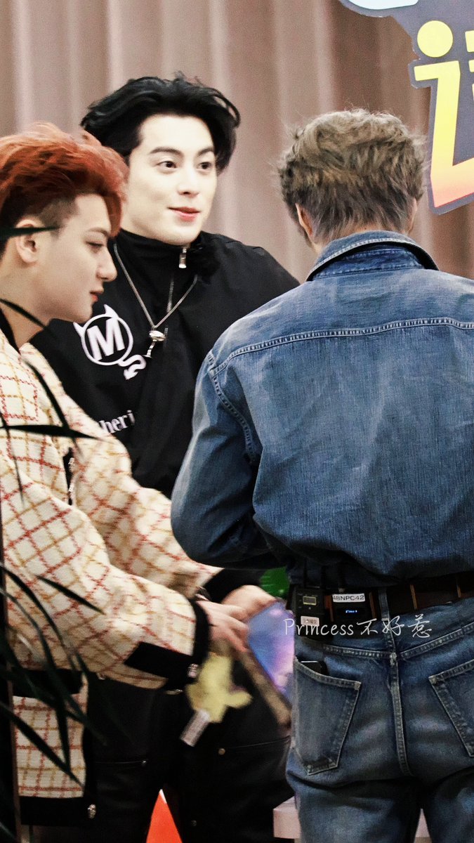 WangHediFolder's tweet image. 251124 Some #DylanWang reuters from Day 1 of filming #WanderTogether, the new travel variety Didi is filming in Yunnan. So satisfying to see his smile. 😌

©️ 潜潜, princess不好惹, 嘉 &amp;amp; DStardust