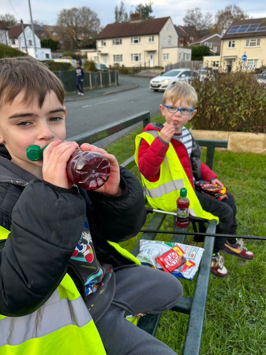 CefnCouncil's tweet image. 🌟 #StayOnSide Cefn Litter Pickers! 🌟

Noah, his Nan Anne &amp;amp; friend Archer were out again this weekend keeping Cefn tidy — covering Queen St, the canal path, Premier, Chapel Tea Rooms &amp;amp; Mill Cottage. They filled a full bag of litter 👏💚

Amazing work from our young helpers!
