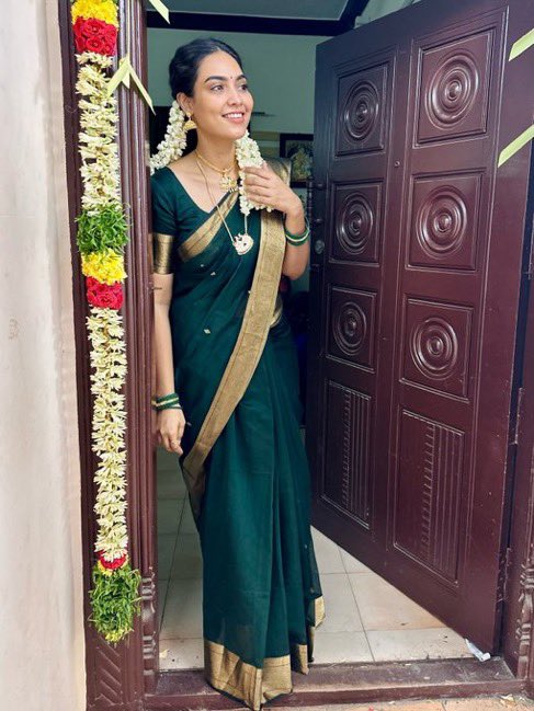 muthalbo's tweet image. Pavithra Janani 

#Pavithra #PavithraJanani