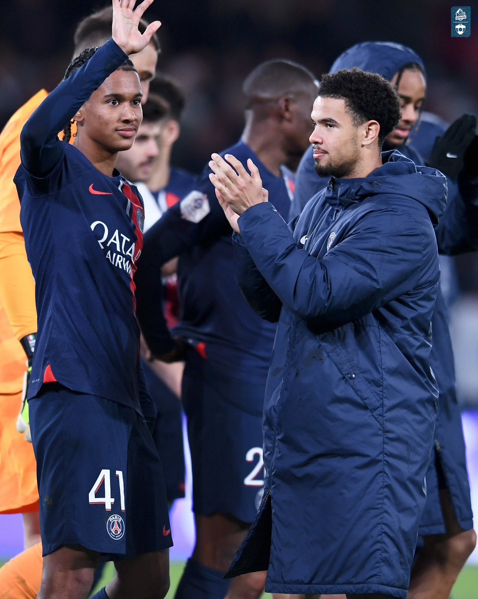 Footballogue's tweet image. Magique l’anecdote de Luis Campos sur Zaire Emery et Mayulu 😅📚

« Il y a 2 ans, on avait un match contre la Real sociedad. Le DS de la Real Sociedad me demande de voir notre nouveau centre de formation : on arrive dans une salle pédagogique. Zaire Emery et Mayulu étaient en…