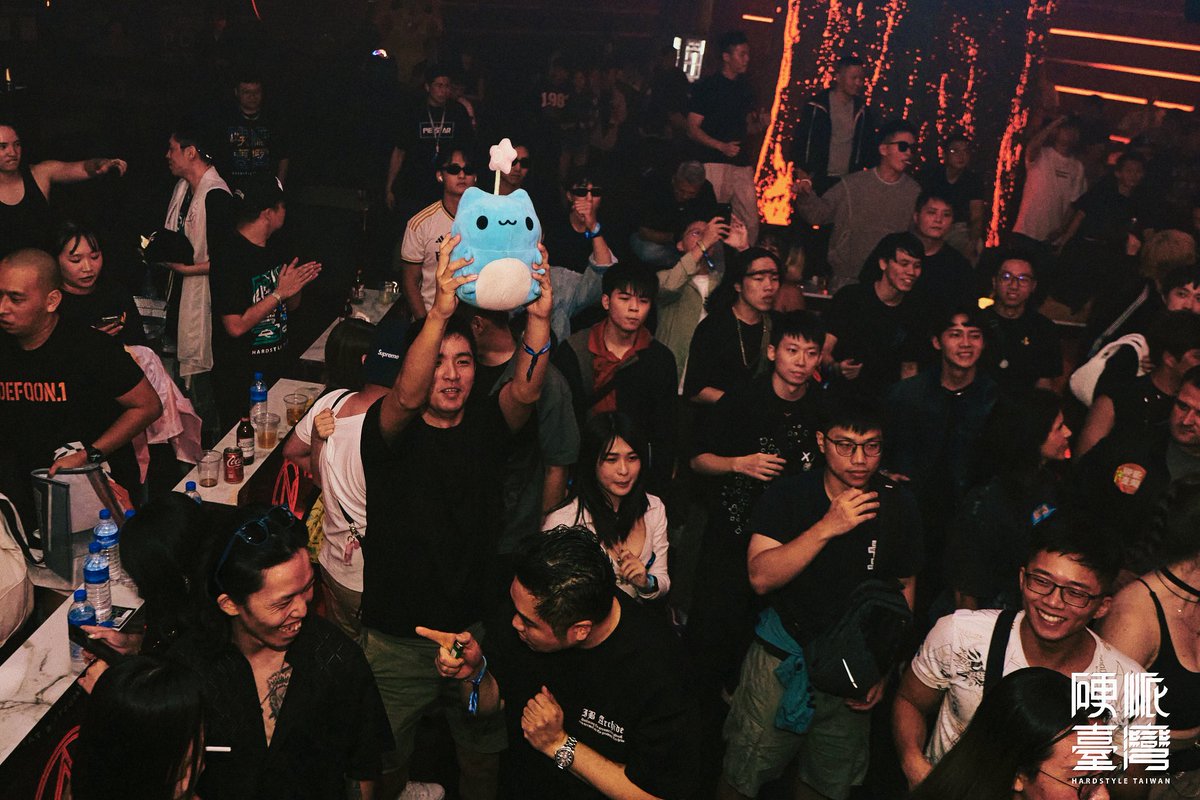 Throwback to Hardstyle Taiwan 硬派臺灣   🇹🇼😍 Our first B2B with DJ Cyndi