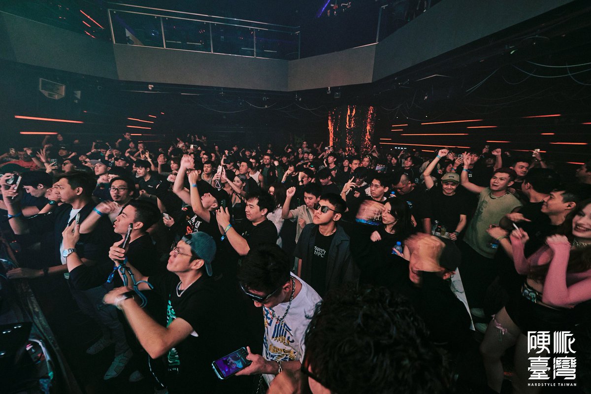 Hysta_dj's tweet photo. Throwback to Hardstyle Taiwan 硬派臺灣   🇹🇼😍 Our first B2B with DJ Cyndi https://t.co/S0C60eFFel