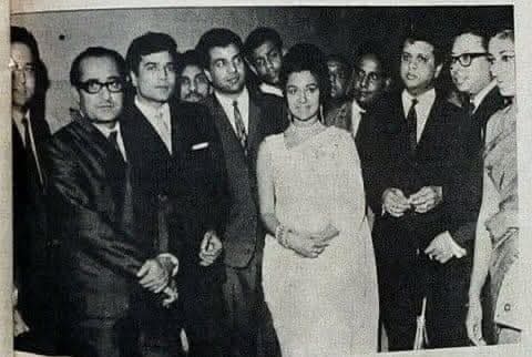 Jaikishan of #shankarjaikishanduo was a special guest at the premiere of #baharonkesapne . 
Seen in the picture are (L-R): Producer #nasirhussain , #rajeshkhanna , #dharmendra , #ashaparekh , #jaikishan and #rahuldevburman 

#DharmendraDeol
#deathofdharmendra 
#shankarjaikishan