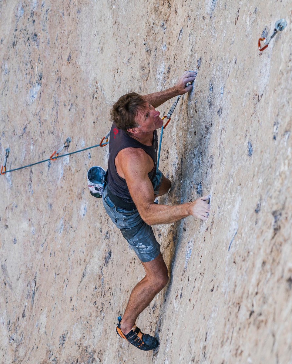 Camp4's tweet image. Today I turn 55.

I’m the fittest, sharpest, and happiest I’ve ever been.

If I’m an outlier, it’s not because I’m built different or discovered a secret formula. The truth is far less glamorous:

It’s a million tiny choices, compounded over decades.

Here are 55 of them:

1.…