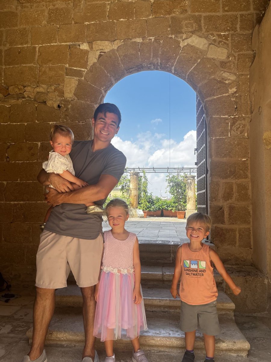 Generational wealth is literally just math.

If I had ONE chance to set my family financially free…

This is exactly what I'd do:

(How I went from $0 to $836k/year)