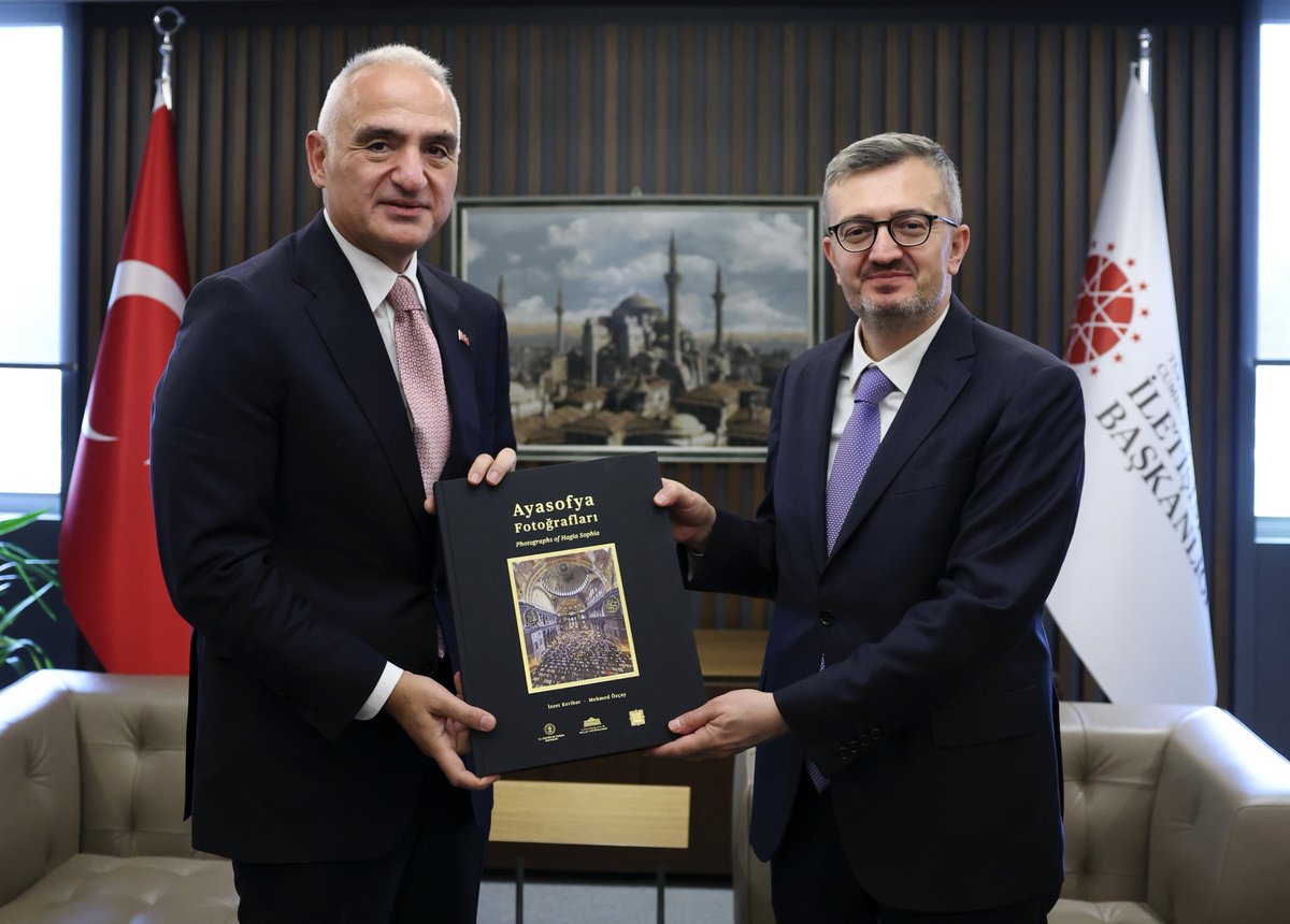 Cumhurbaşkanlığı İletişim Başkanı Sayın <a href="/burhanduran/">Burhanettin Duran</a>’ı ziyaret ederek kendisine yeni görevi dolayısıyla hayırlı olsun dileklerimizi ilettik.

Kurumsal iletişim süreçlerimiz ve kültür-turizm alanındaki güncel çalışmalarımız üzerine kapsamlı bir değerlendirme gerçekleştirdik.