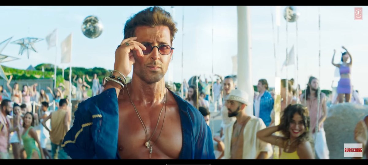 Gaurav_HRX's tweet image. Hrithik&apos;s Looks in ishq jaisa kuch 🔥 Greek God For A Reason 🗿👌

#HrithikRoshan #Fighter