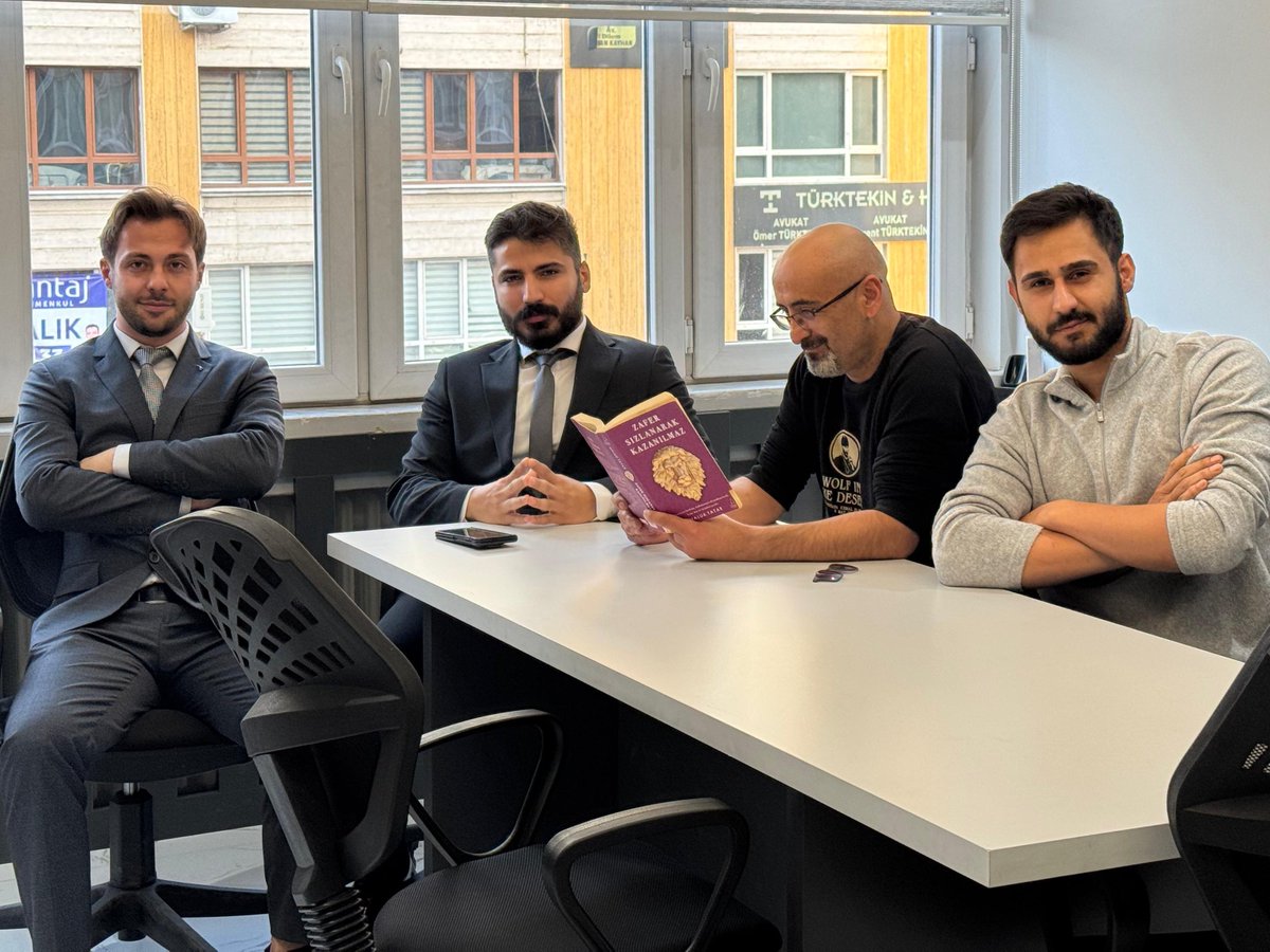 m_katfar's tweet image. Gözaltı sürecim esnasında desteğini eksik bırakmayan çok sevidiğim Avukat abim @ismailtanrioven&apos;e İyi parti Kayseri İl başkan yardımcısı Bülent Hodul&apos;a ve kıymetli avukatlarım @avalihanesmer ve @avturantopal&apos;a teşekkür ediyorum.
&quot;Zafer Sızlanılarak Kazanılmaz&quot;