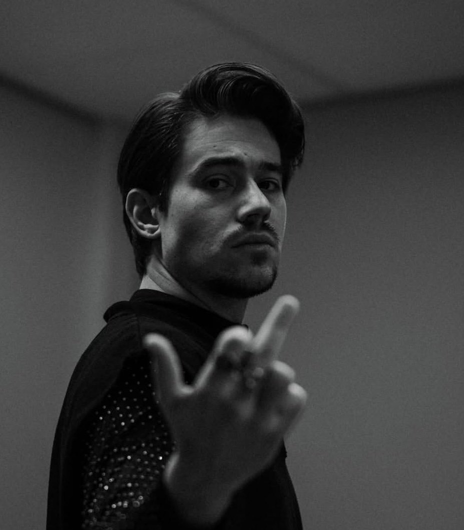 kiertavasirkus's tweet image. Ohh i need to draw this