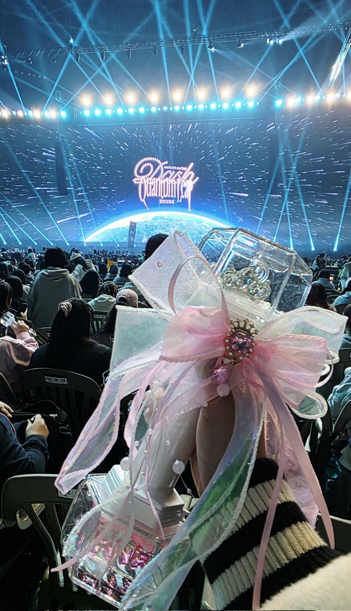 PLAVEs_PLLIv's tweet image. @rabirianne 옹냥이님과의 네일동기화💙💗 히히 @0_Gam_0312 영감님 눈썰미 덕에 소중한 플리님 얻었서요🤭🫶🏻
그나저나 첫콘이 이번주 금요일인 줄 알았는데 사진첩에 미래 사진이 있....흐흑🥹 정신차리자👏🏻👏🏻👏🏻 사실 못차리겠음

#플레이브 #PLAVE #DASH_Quantum_Leap_ENCORE