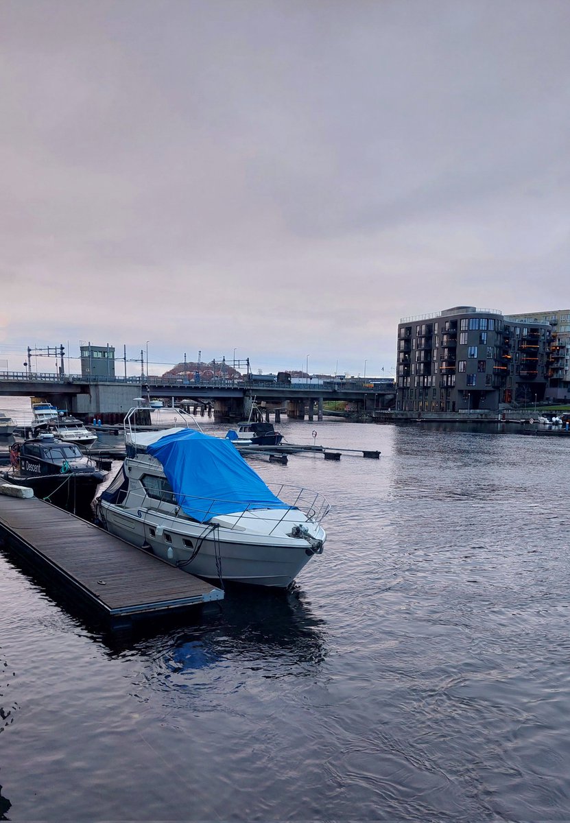 Fadiax's tweet image. Adjusting to dim lights and silence. Different rhythms of thinking, feeling &amp;amp; being. #quietintensity #norway