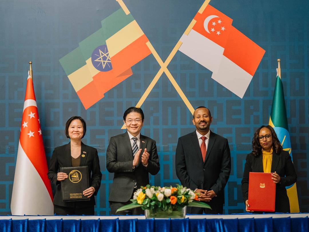 PMEthiopia's tweet image. Prime Minister Abiy Ahmed and Prime Minister Lawrence Wong’s bilateral discussions, signing of two Memoranda of Understanding on Skills Development and Carbon Credits and joint press briefing. 

#PMOEthiopia