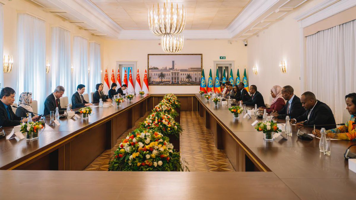 PMEthiopia's tweet image. Prime Minister Abiy Ahmed and Prime Minister Lawrence Wong’s bilateral discussions, signing of two Memoranda of Understanding on Skills Development and Carbon Credits and joint press briefing. 

#PMOEthiopia
