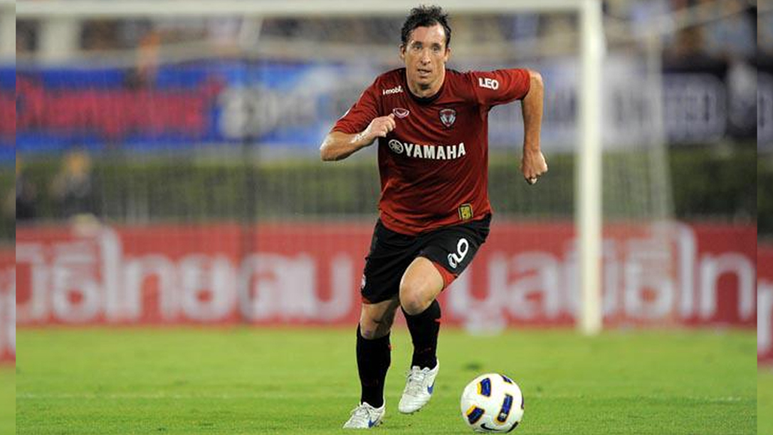 MuangthongUtd's tweet photo. What a listen! The 2009-2012 era, featuring player-manager @Robbie9Fowler, was iconic! A huge chapter in our history. Thanks for the great insights, Greg!

#MTUTD #RobbieFowler #ThaiLeague #AsianFootball https://t.co/jXeusMRPHf