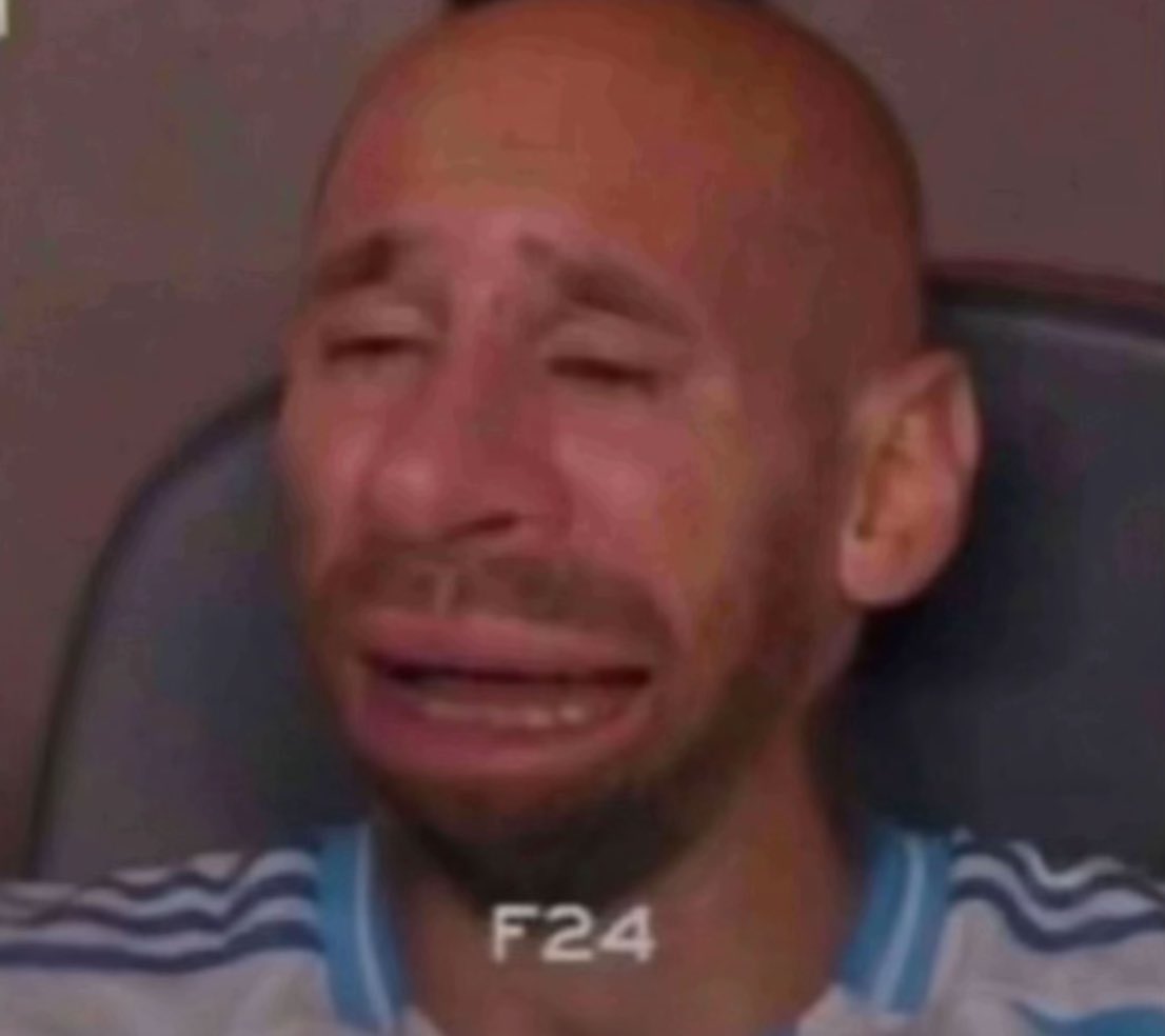 Baderin18's tweet image. I no Dey reply text I dey always forget say we dey date sef 😭😭