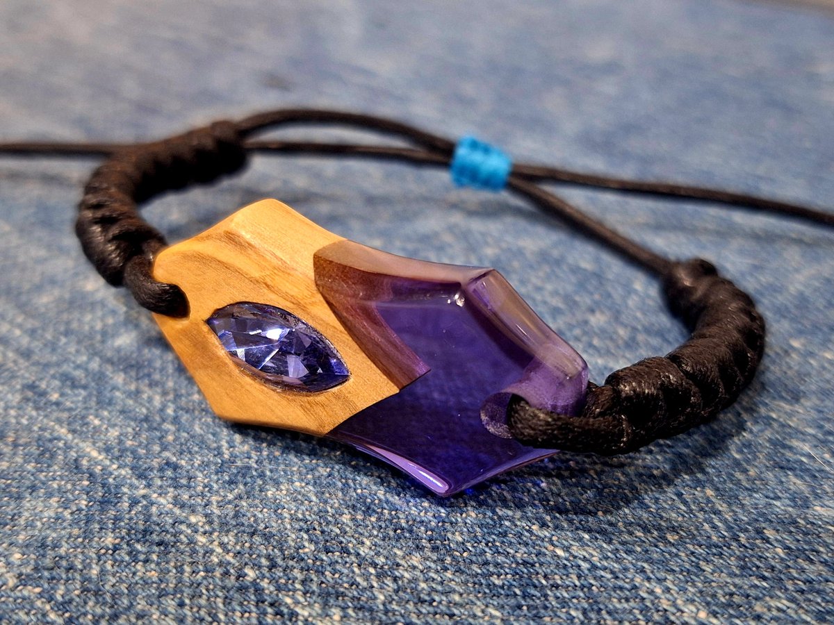 ちょっと華奢な感じだったので編み直した