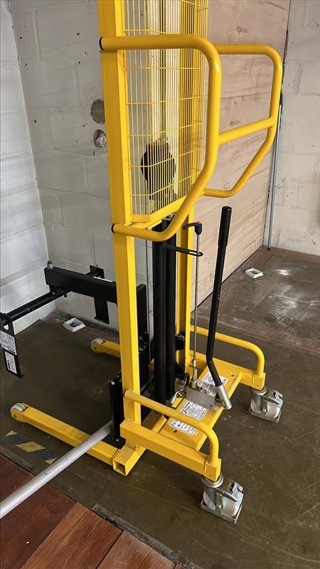 ActionHandling's tweet image. Keeping large operations running takes more than quick fixes — it takes engineers who know your pressures and keep your handling equipment safe, compliant, and reliable. At Action Handling, we deliver UK-wide inspections and planned servicing,that helps prevent downtime.