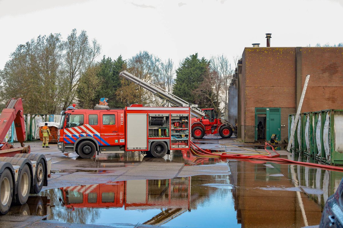 Industriebrand aan Diederik Sonoyweg in Zaandam