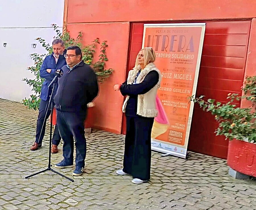 Presentado la V Edición del "Tentadero Solidario" que organizmos junto a  nuestra escuela taurina, 
a beneficio de la asoc,"Tú Nos Importas".Este año a cargo del maestro Francisco Ruiz Miguel. El dia 14 de diciembre a las 12 h
ENTRADA GRATUITA aportando alimentos no perecederos.