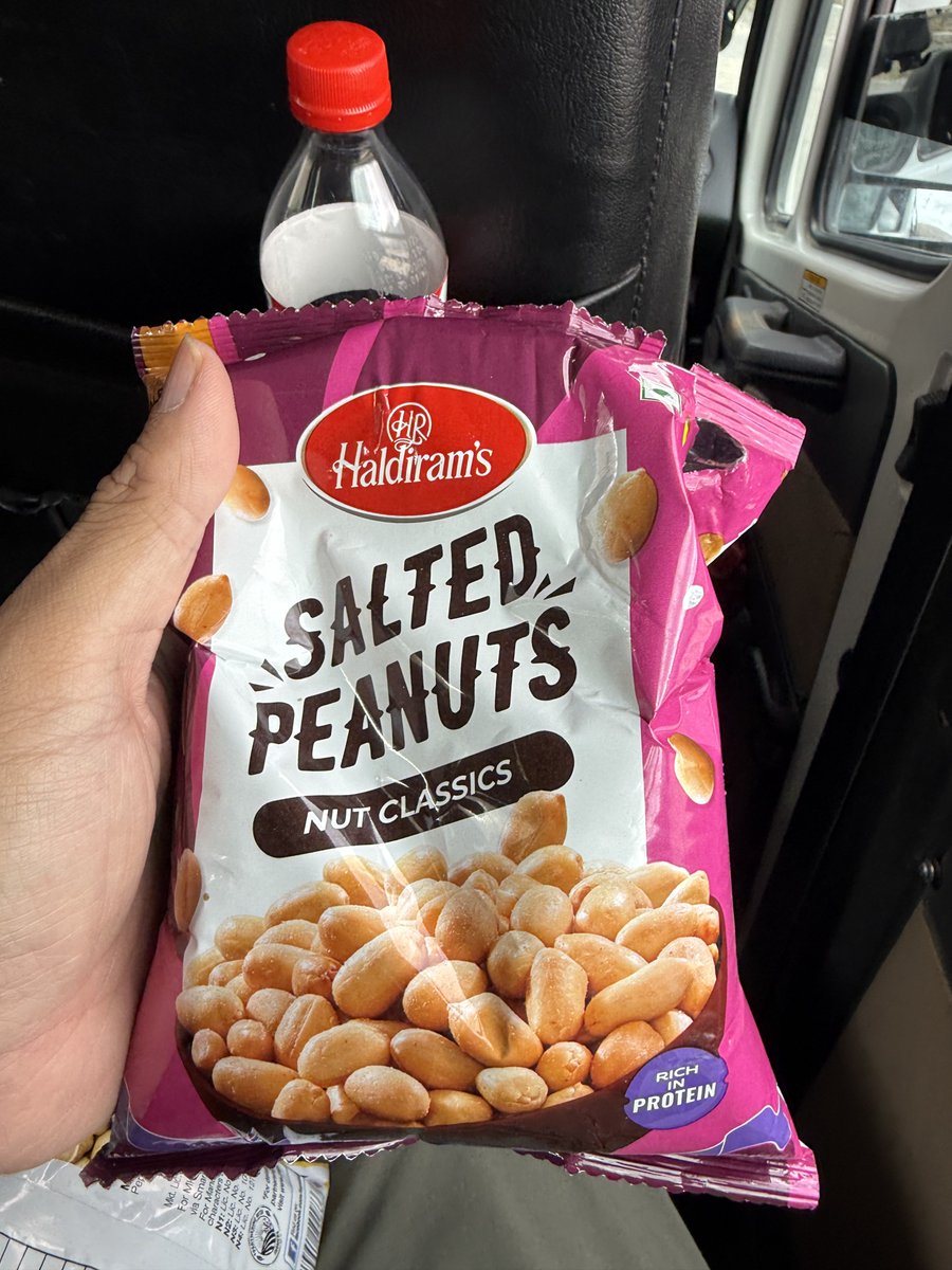 ４０ルピー(７０円くらい)で200gの塩ピー買ったとこまで作った
これ、食っても食っても全然無くならなくて悪夢みたいなピーナッツだったな