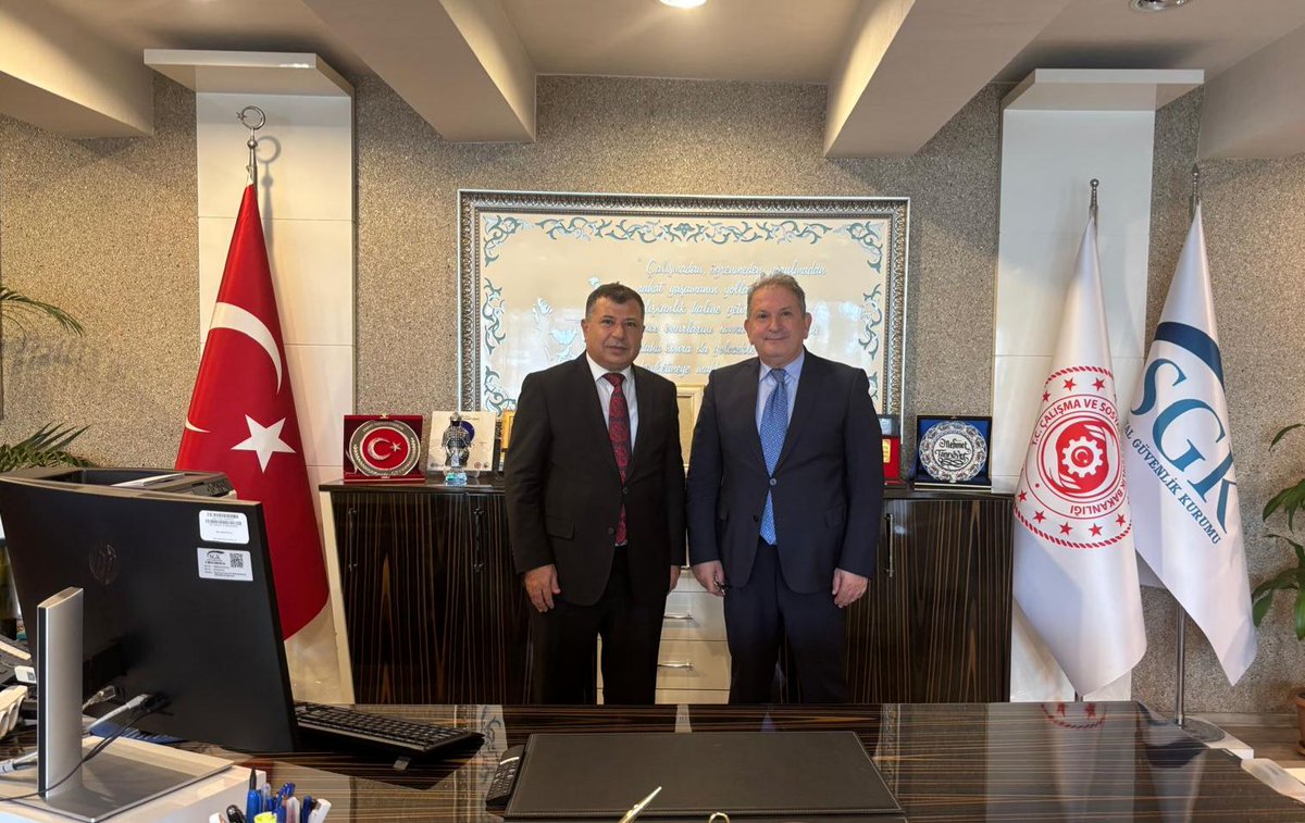 Antalya İl Sağlık Müdürü Sn. Prof. Dr. Behzat ÖZKAN, İl Müdürümüz Mehmet TANRIÖVER' i makamında ziyaret etti. Nazik ziyaretleri için kendilerine teşekkür ederiz.
<a href="/sgksosyalmedya/">SGK</a> <a href="/over_mehmet/">Mehmet TANRIÖVER</a> #sgk #Antalya