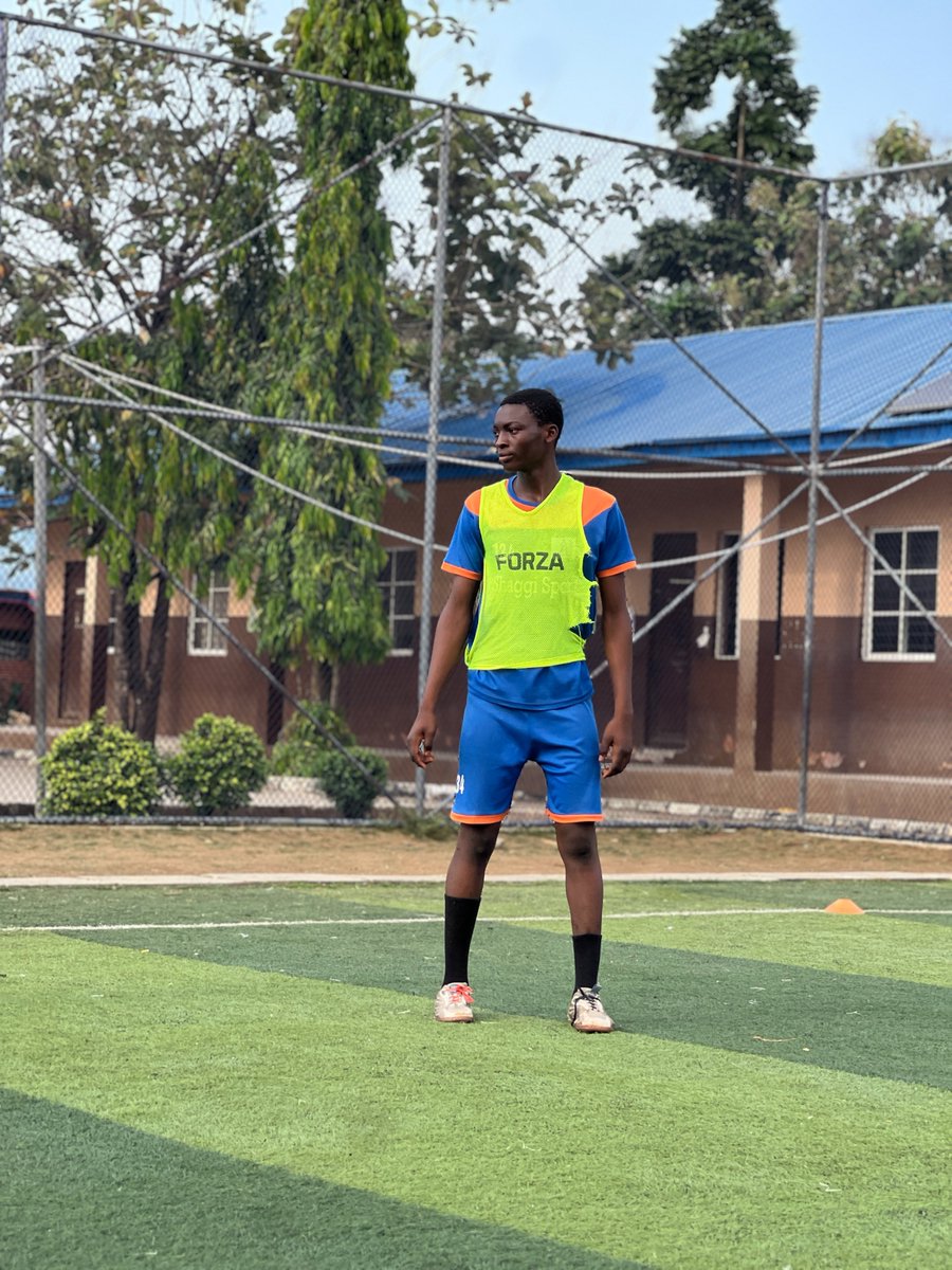 httacademy1's tweet image. New week, new goals, same grind. ⚽💪 Let’s chase every pass, every shot, every win! #HTTAcademy #TrainToWin #FootballLife #NextLevel #YouthFootball #Teamwork #Discipline #SkillsInProgress