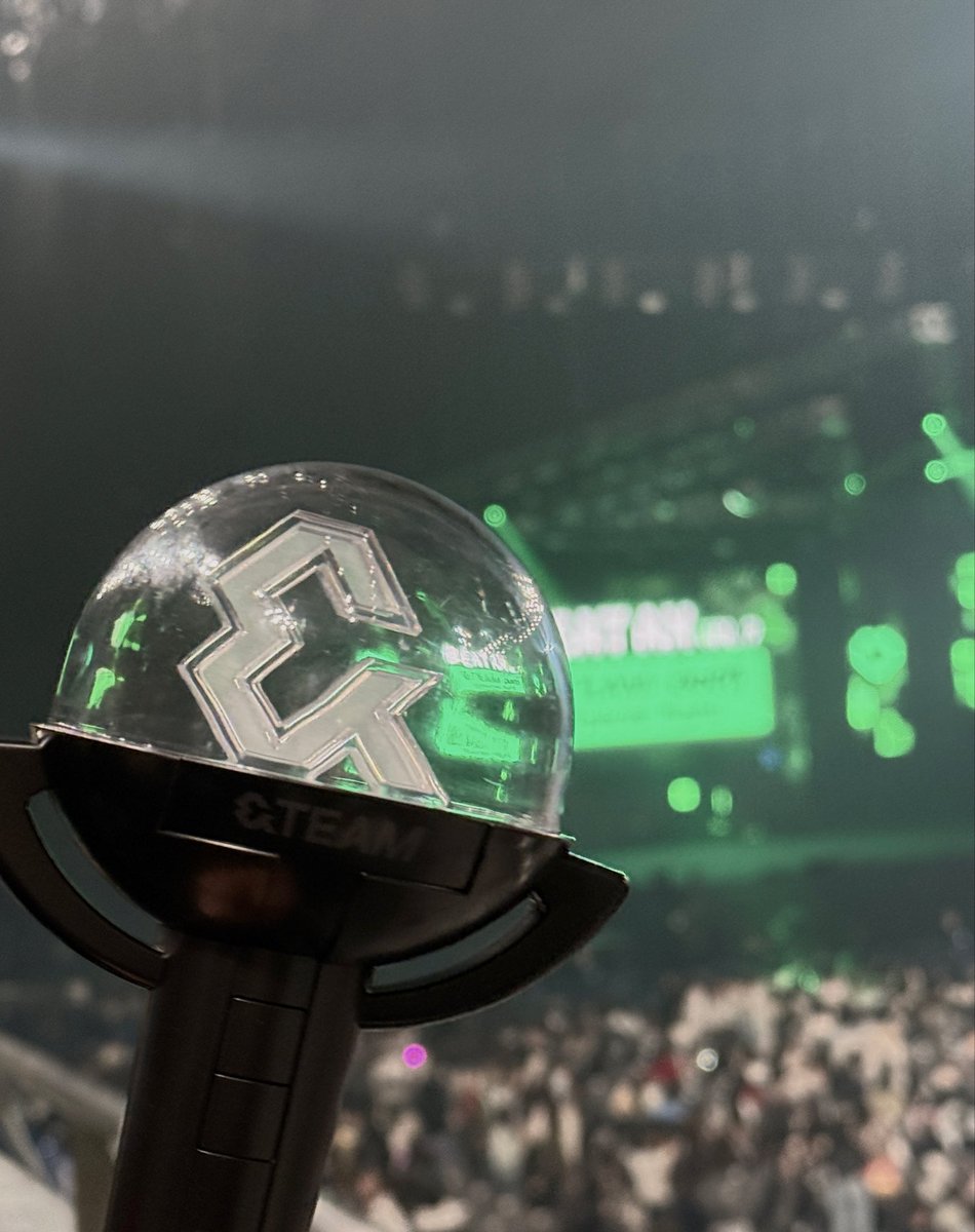 _boglebogle's tweet photo. 비트악스 너무 재미었다💕
겨울에 듣는 일루미네이션 너무 좋아서 끝���고 일루미네이션 보러감요🫶🫶🫶 비트악스 최고의 스케 일루미네이션 최고의 겨울노래🫶🫶🫶 https://t.co/O3C8p0JBIc