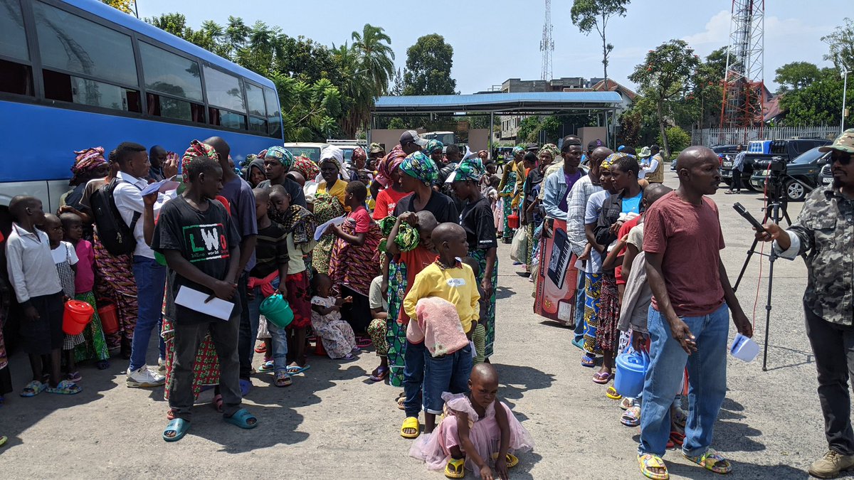 Abari barafashwe bugwate na #FDLR muri #Congo bakomeje gutaha ku bwinshi, kandi bakirwa nk'abanyarwanda mu gihe uwababuzaga gutaha yababwiraga ko ari "abahutu". Nguru u #Rwanda rwari rumeze nk'ikirahuri cyuzuye amazi muri za 90 ubu muri 2025 rutewe ishame no kwakira abana barwo