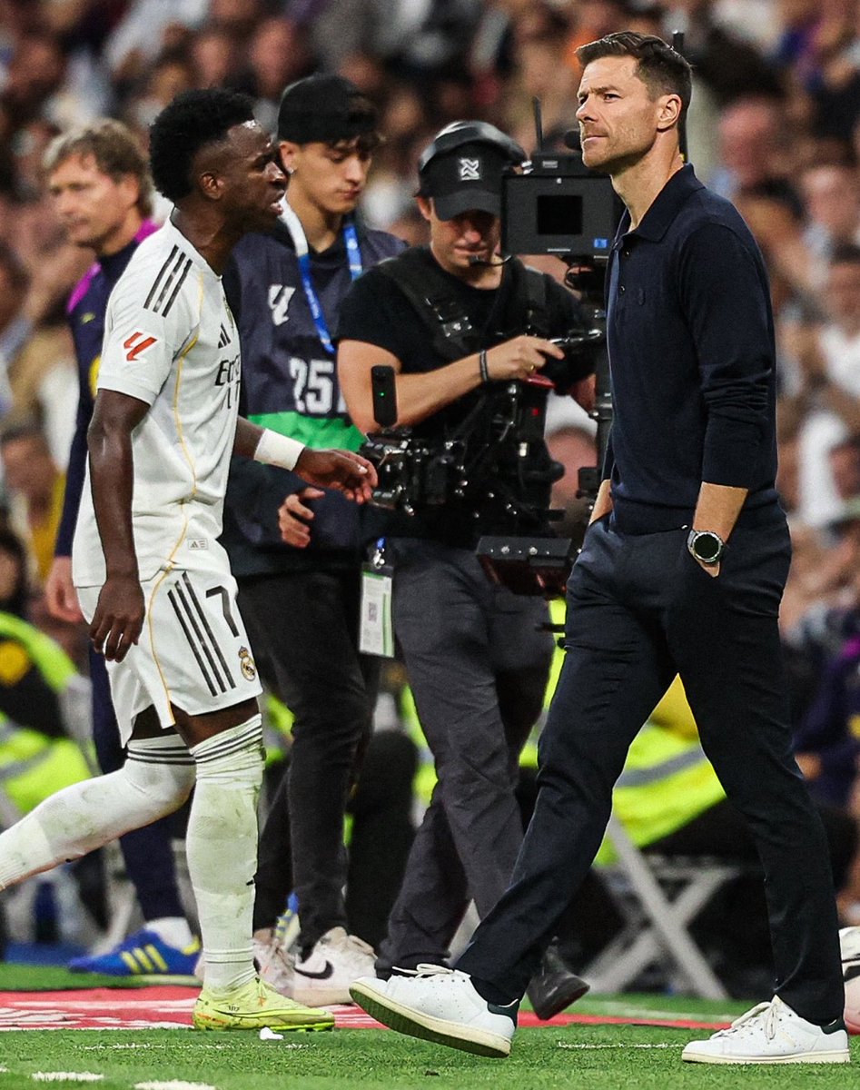 PolymarketFC's tweet image. 🚨 MAJOR BREAKING! 🤯

Vinicius Jr. told Florentino Perez that because of Xabi Alonso, he feels that renewing his contract is NOT the best option for him. 🇧🇷❌

ℹ️ @MarioCortegana