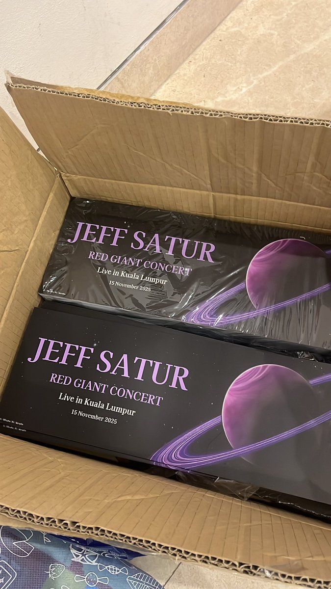 MYsatss's tweet photo. πͺπ JEFF SATUR KL β OUR FINAL FANPROJECT RECAP ππͺ
{A THREAD}
Here are all the fanprojects that did and did not make it to Jeff during his KL stop β every single one made with so much love from MYsatss.
#JeffSatur #JeffSaturInKL #RedGiantTour #RedGiantInKL #Saturdayss #MYsatss #JeffSaturRedGiantTour