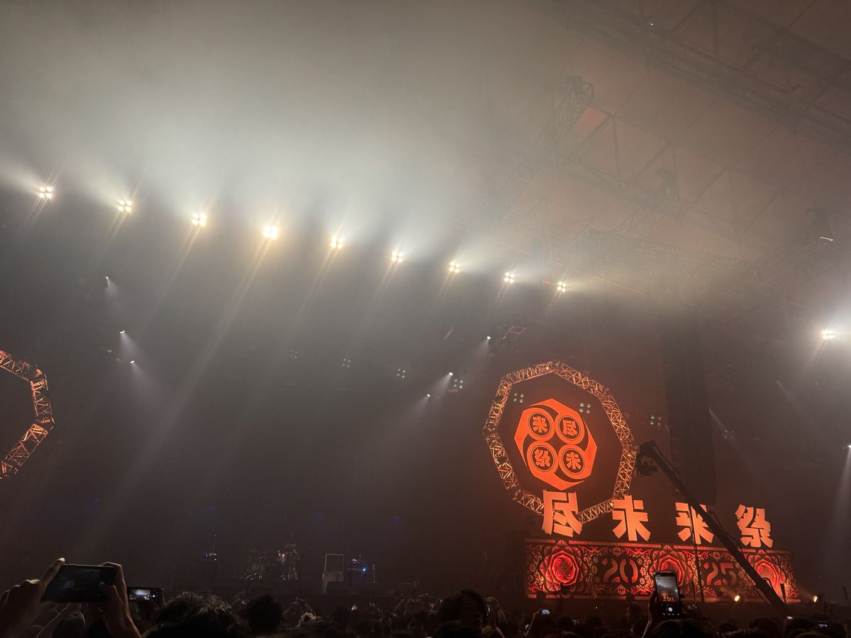 ho_ri_yu's tweet photo. 尽未来祭　全　通　！　！　！

お世辞抜きに細部まで血の通った最強の3日間でした。
BRAHMANの歩む30年と表現を味わい尽くすイベントでした！

誘ってくれた巌汰さん始め、出会った皆様とBRAHMANに感謝🙏

@baxysh_itabashi 
@Guitarist_EiKU 

#尽未来祭 https://t.co/E81sdXk3cK