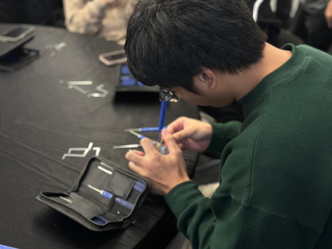 nanosec_asia's tweet photo. While the finalists duel it out in the main arena @ @sherpasecmy  CTF here @ #ParallelPulse 2025, the eliminated players are levelling up their chaos energy in the 𝐒𝐢𝐝𝐞 𝐐𝐮𝐞𝐬𝐭𝐬 including the absolutely wild Speed Lockpicking Tournament! 🔐 https://t.co/JUJqovHEQF