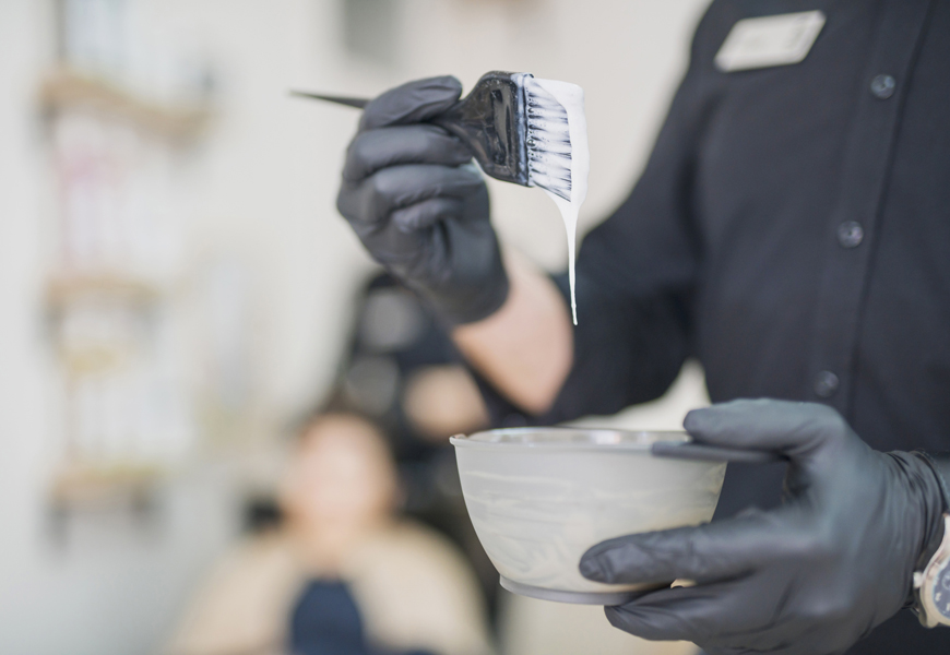 AmongMenMag's tweet image. Today, men of all ages are booking into their local hair salon for a hit of blonde, brunette, black, or auburn and not just to cover the greys, but to experiment, express identity and polish their look:

amongmen.com/style-grooming…