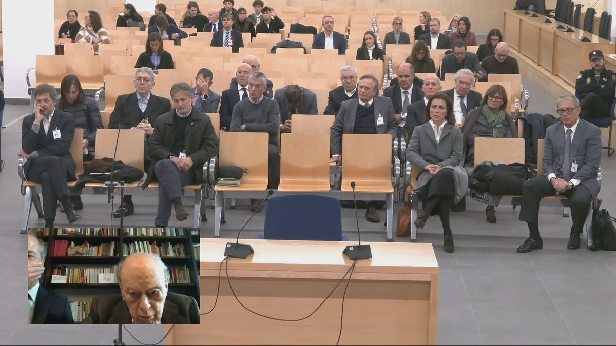 rtvenoticies's tweet photo. ⚖️Arrenca el macrojudici contra la família Pujol a L'Audiència Nacional.

L¡Audiència Nacional manté Jordi Pujol encausat malgrat els informes mèdics.

🎙️ @33nuria33 | @radio4_rne

➕ Info: https://t.co/8ApVID2czn https://t.co/rq4YawVvH9