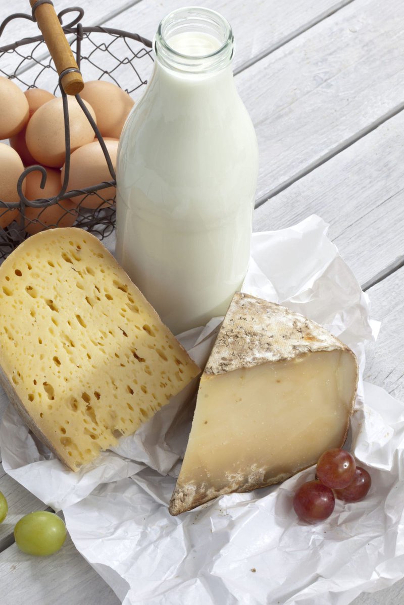 CommHappyDogs's tweet image. Did you know that #Dairy is bad for #dogs?  The reason is, dogs are lactose intolerant! 
Dairy products (cheese, milk, yogurt and ice cream) can cause #vomiting, #diarrhea and stomach complications... 🤢