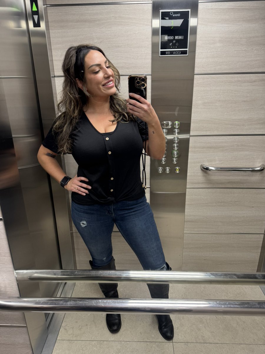 bayouBOMBSHELL1's tweet image. November last year vs November this year. Sometimes I feel like you can’t even tell a difference. Down 24 pounds and moving my body more than ever. This is embarrassing, but hopefully it inspires somebody 🥺 #thisis40 #keepgoing