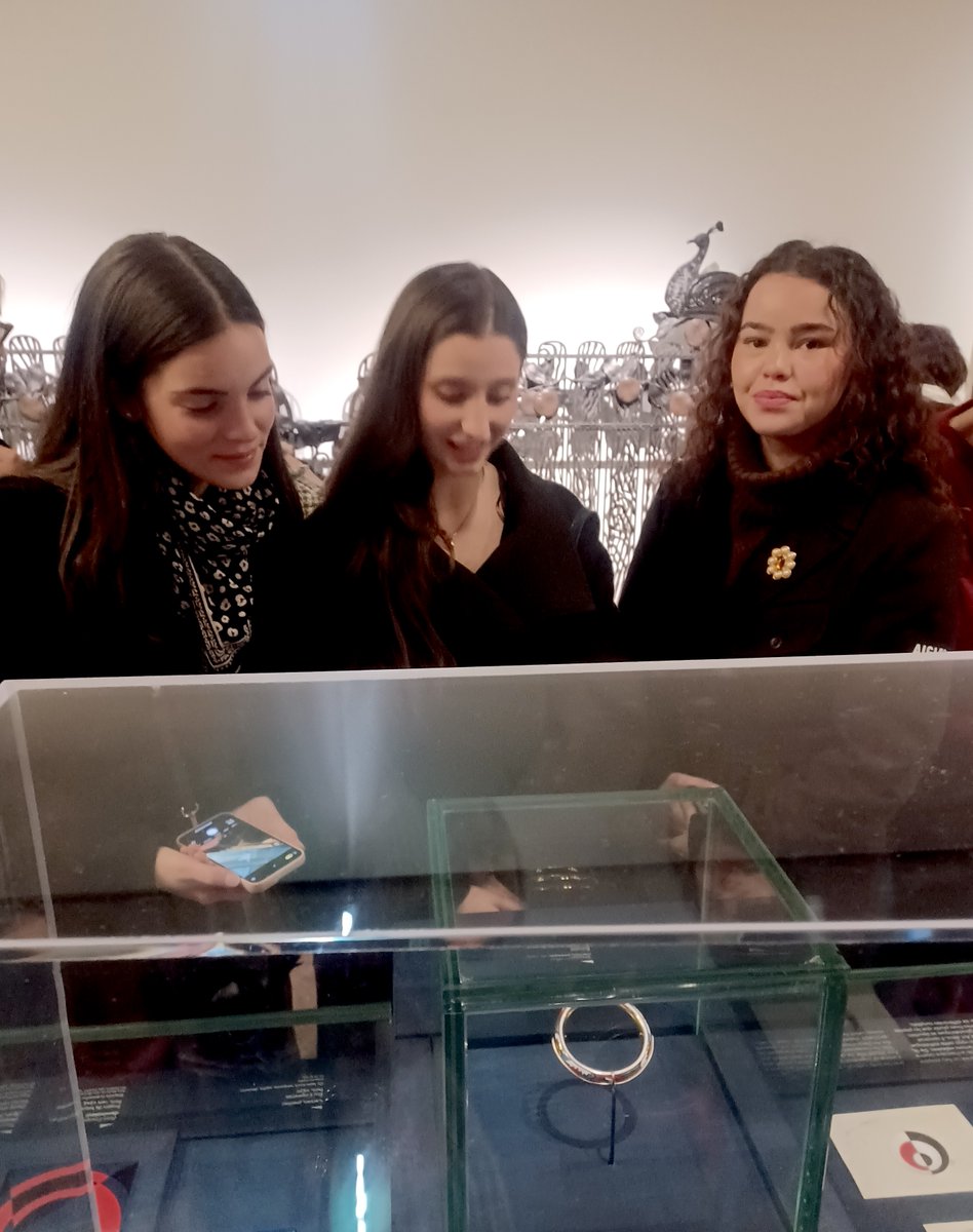 Les étudiants de BTS #Hôtellerie #Restauration ont visité l’expo "1925-2025. Cent ans d’Art déco" au Musée des Arts décoratifs.
Plongée au cœur des Années folles :
🔹 Chefs-d’œuvre patrimoniaux
🔹 Tourisme de luxe
🔹 Premières affiches publicitaires
🔹 Wagon de l’Orient-Express