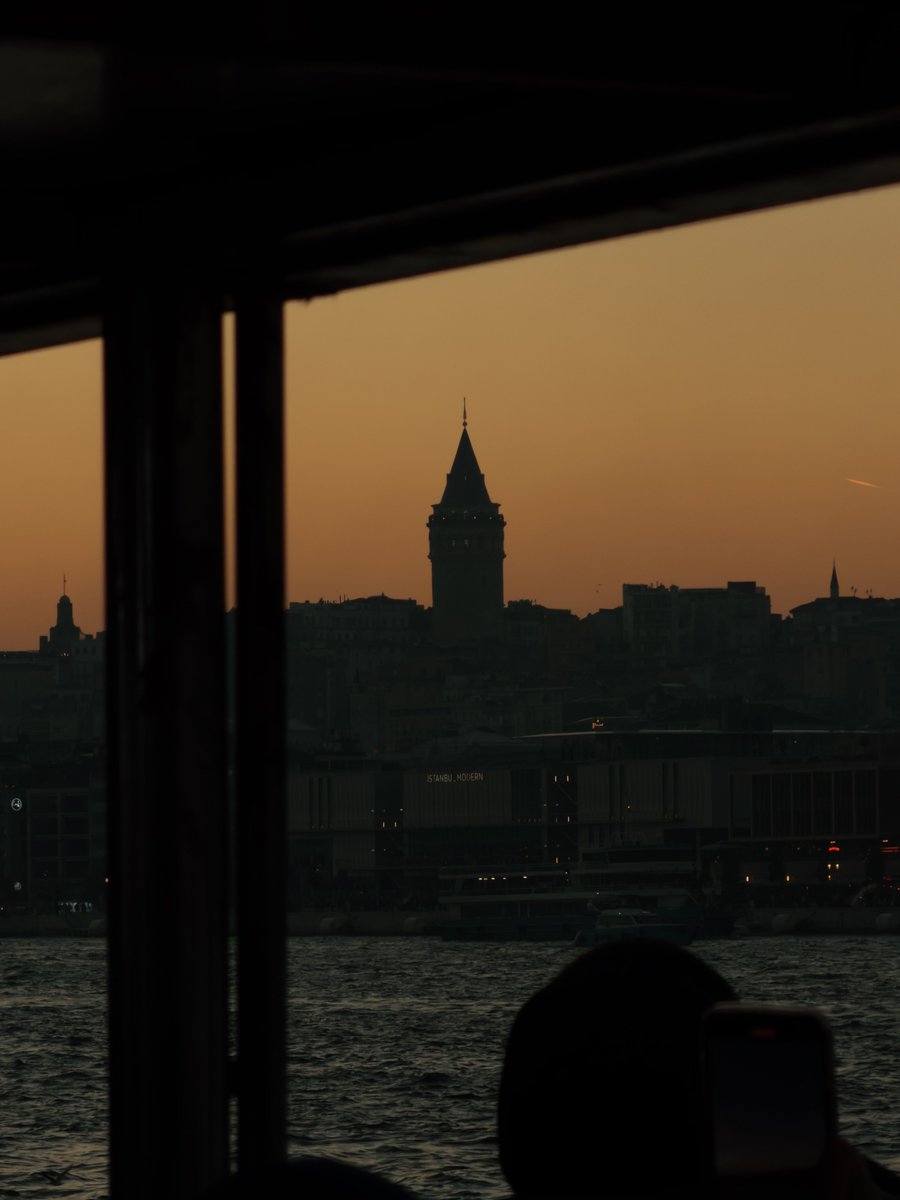 turanSWE's tweet image. çünkü yoksun yanımda
neyleyim İstanbul&apos;u sonbaharda?