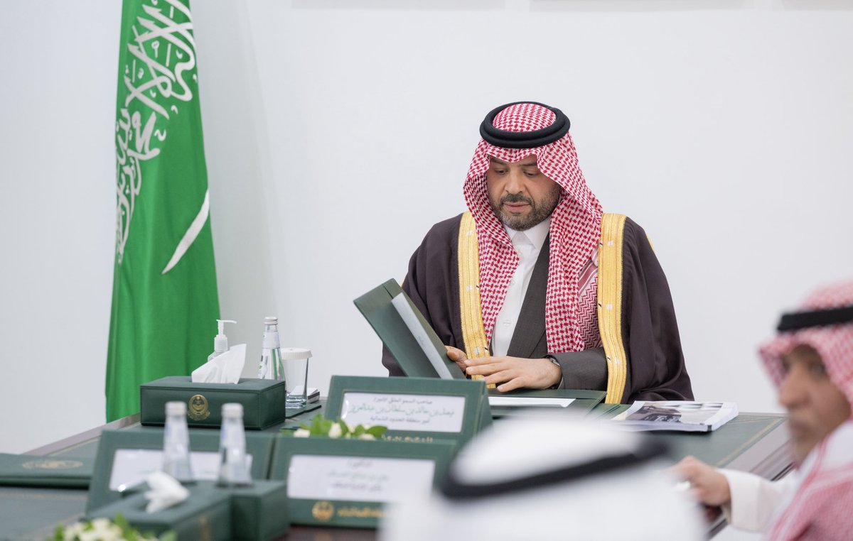 رأس سمو #الأمير_فيصل_بن_خالد_بن_سلطان #أمير_منطقة_الحدود_الشمالية
  اجتماع استعدادات النسخة العاشرة من مهرجان الصقور بمحافظة طريف، بحضور ممثلي الجهات الحكومية واللجان التنظيمية والجهات الشريكة.
 وجرى خلال الاجتماع استعراضُ الخطة التشغيلية للمهرجان، وجدولِ الفعاليات والأنشطة،