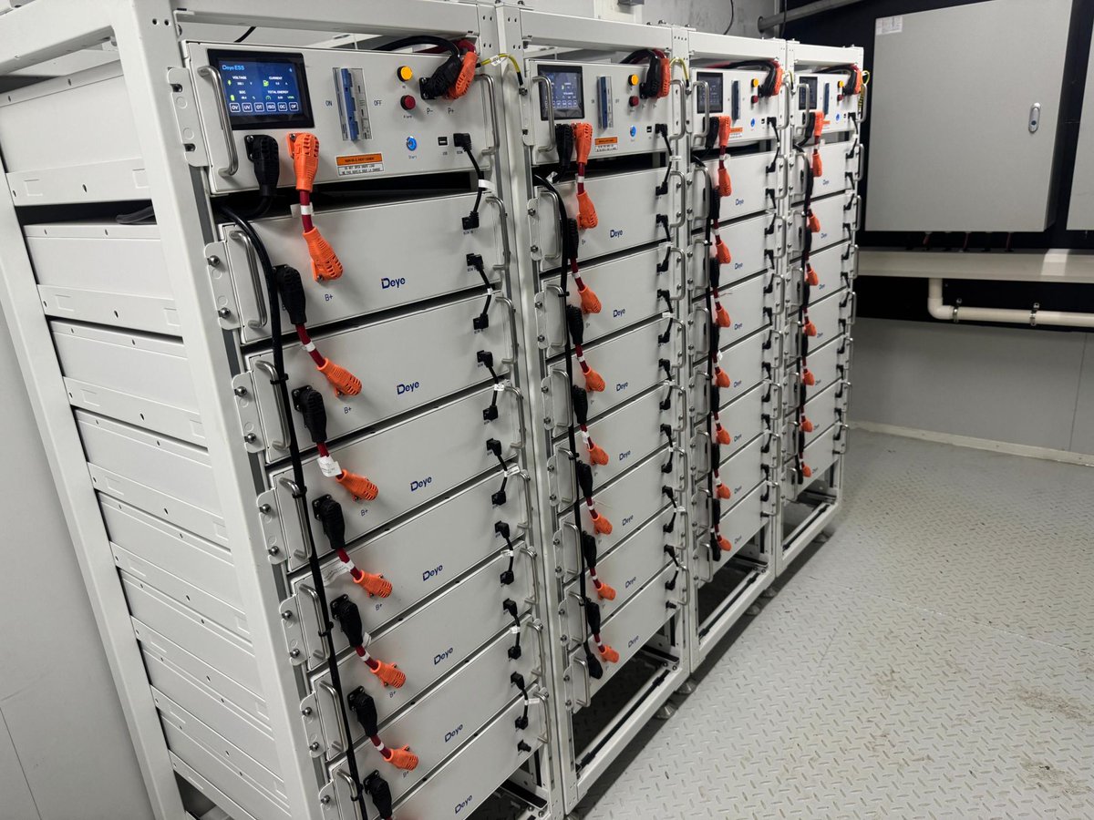 GhideonMusa's tweet image. Aptech Africa Powers Lifesaving Oxygen Production with Solar Energy in #Eritrea

Aptech Africa has delivered a groundbreaking 251.97 kWp hybrid solar PV system with 460.8 kWh battery storage to power the oxygen production plant at Mendefera Hospital in Eritrea. 

This highly…