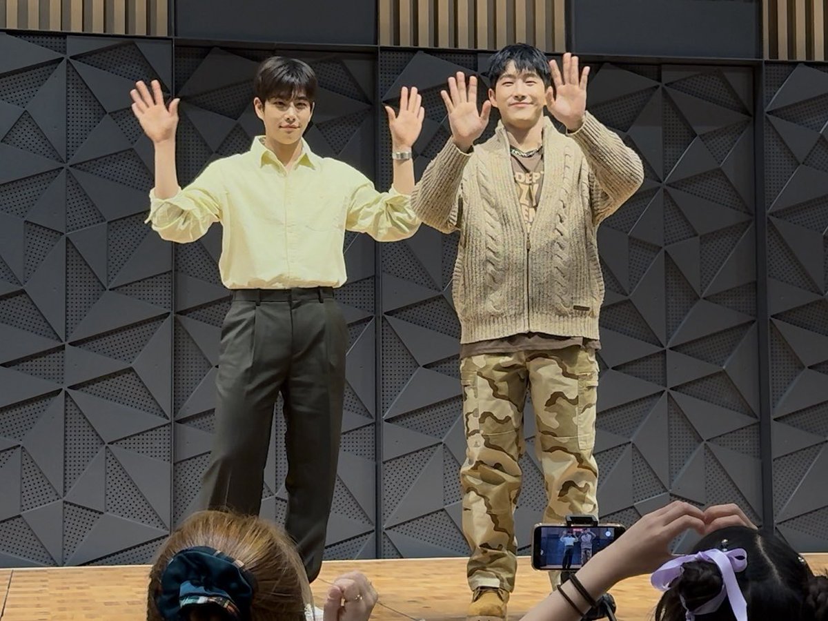 hr_ast43's tweet photo. 활동이 끝나는 건 슬프지만, 즐거운 시간 보내서 행복했어요🥹
오빠들 정말 수고하셨어요!
그리고 항상 감사합니다🫶🏻💗

#주니지니 #ZOONIZINI
#아스트로 #엠제이 #진진 #ASTRO #MJ #JINJIN https://t.co/3yUgow5f3k