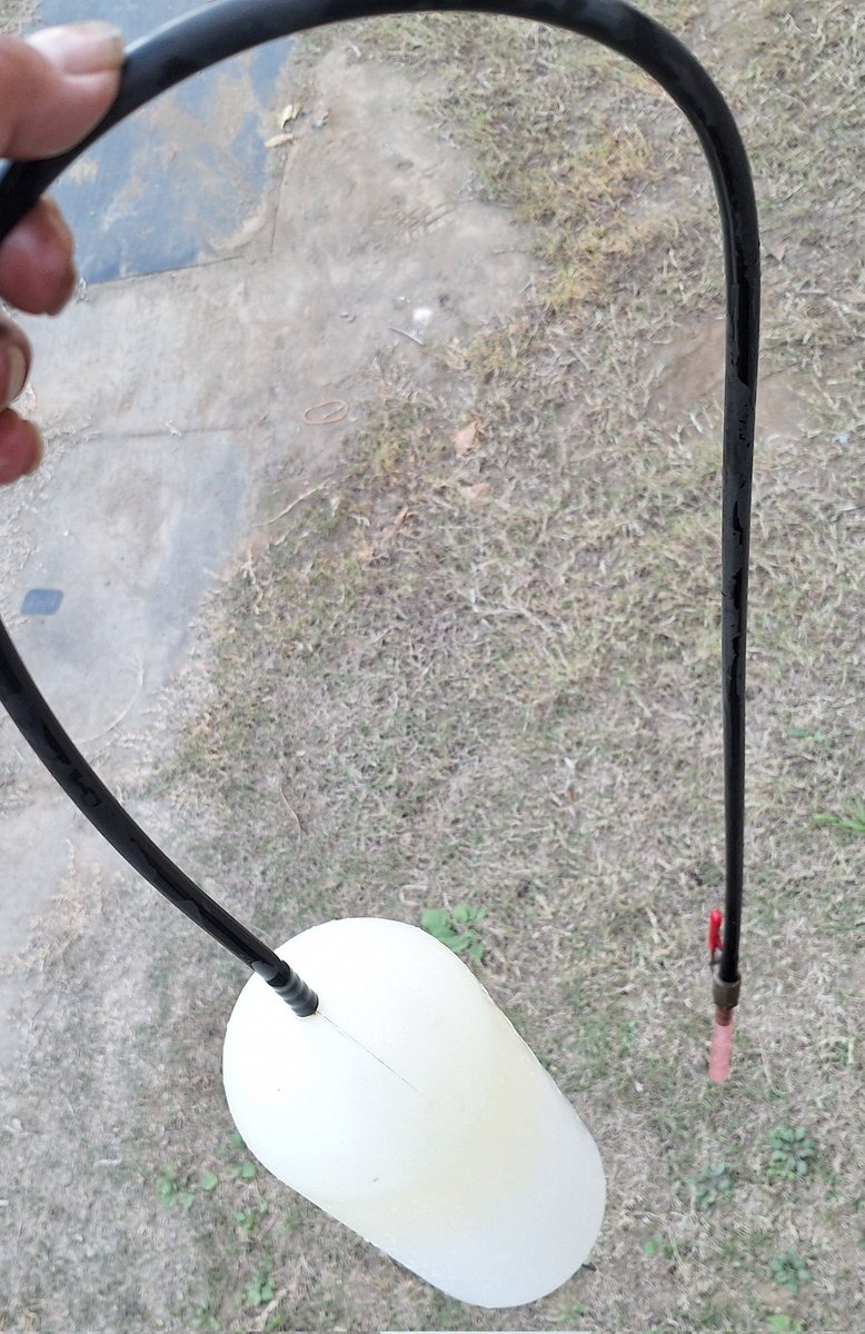 昨日の春日部キャンベルのイベントで差し入れとして柿50個くらいと謎のピーマン80個くらいを持参するワイ…

イベント前だけじゃ時間足りなくて今日も耕耘機の修理。
点滴タンク久しぶりに使ったわ( ⌯᷄௰⌯᷅ )

#迷惑系差し入れ
#農家じゃありません
#多分昭和53年製
#古すぎて6V仕様