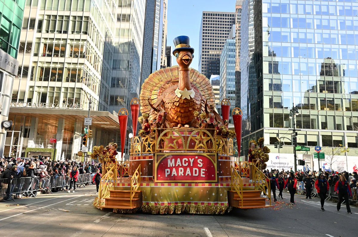 PopBase's tweet image. Conan Gray will perform at this year’s Macy’s Thanksgiving Day parade.

(billboard.com/music/music-ne…)