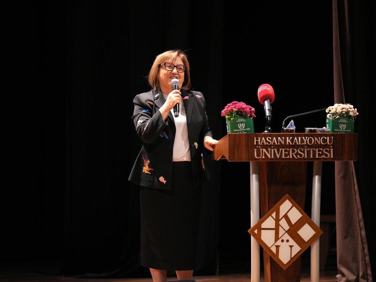 📌Hasan Kalyoncu Üniversitesi’nde 24 Kasım Öğretmenler Günü Coşkusu

Hasan Kalyoncu Üniversitesi'nde (HKÜ) 24 Kasım Öğretmenler Günü dolayısıyla düzenlenen “Cumhuriyetin Işığında Öğretmenin Bir Günü” temalı kutlama programı, coşku ve duygu dolu anlara sahne oldu.

Program Eğitim