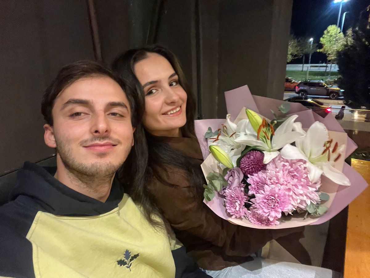 YarentheTurk's tweet photo. Sevgilimmmmm ve bana aldığı o muhteşemmmm buket… seni çoook seviyorum askimmmm ♥️🧿 @MehmetcanErolll https://t.co/dso7ep3DVi